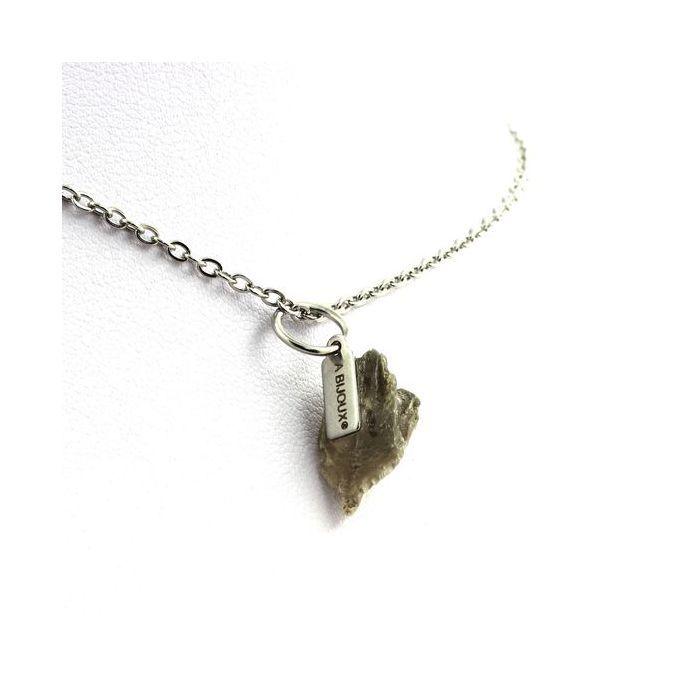 Pierres et Minéraux. Collier Gypse brut. 6.28 ct. Marcieu, Isère, France.