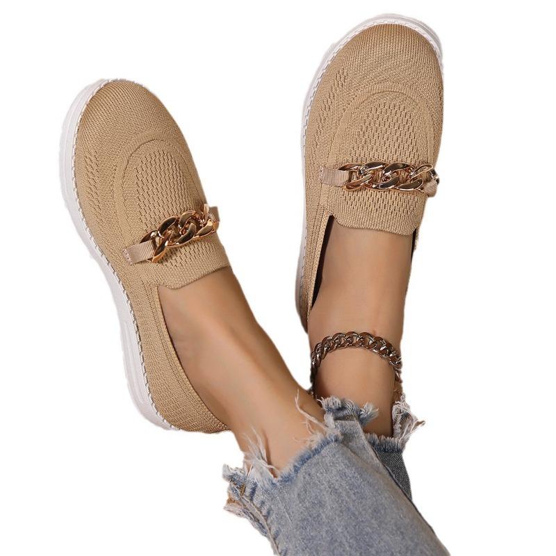 A Woman In Breathable Single-shoe Shoes and Round-toed Shallow Sneakers