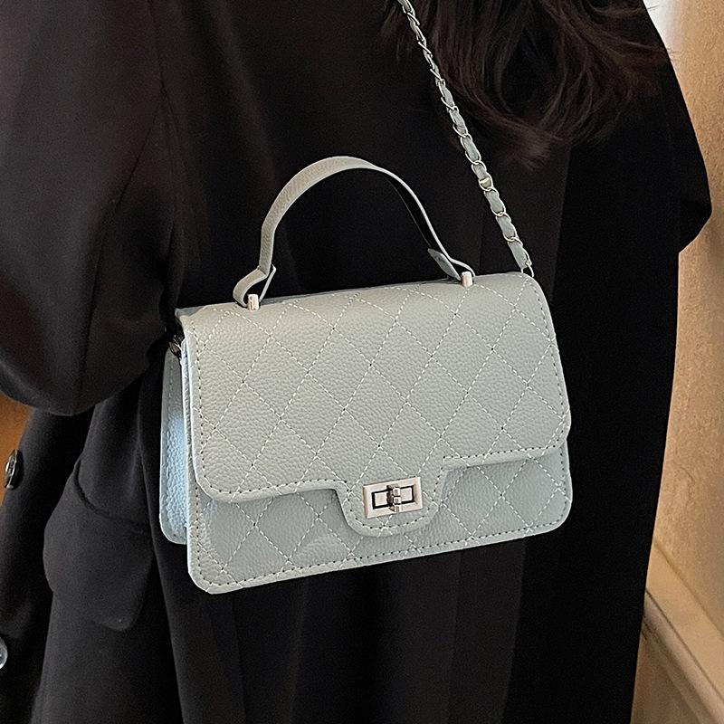 Small Bag Women's 2026 New Fashion Diamond Chain Messenger Bag Feeling Portable Small Square Bag