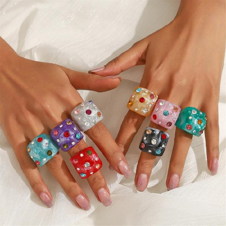 Contemporary Resin Cocktail Ring Featuring 3D Wrinkled Design And Brilliant Crystal Embellishments Finger Accessory