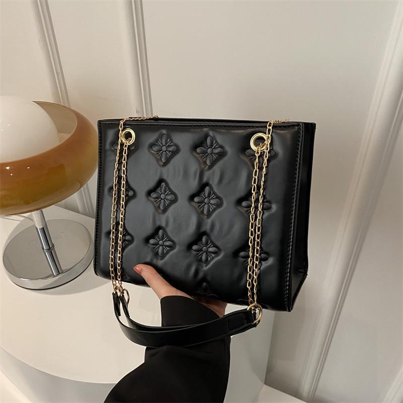 Stylish Medium-sized Small Square Bag With Chain Elegant Pu Leather Handbag чёрный