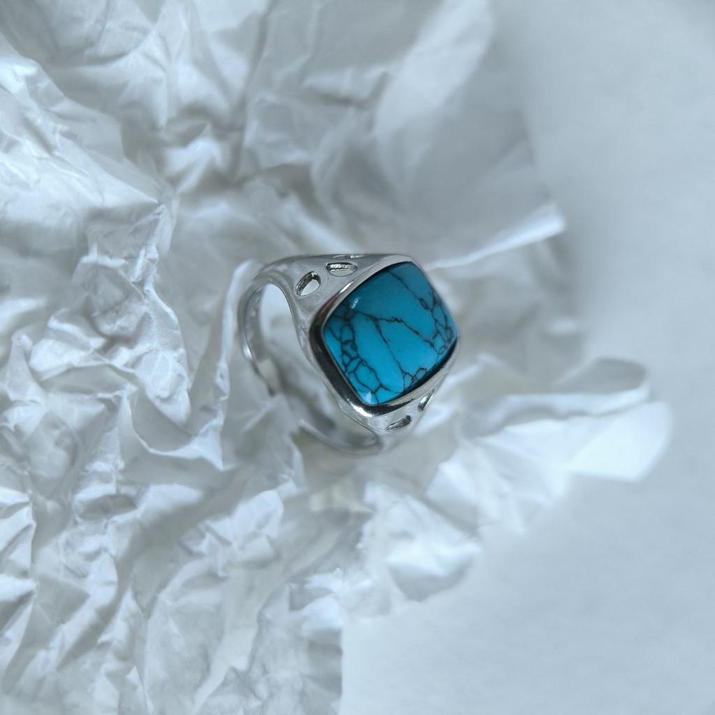 Серебряное кольцо с бирюзой, вес изделия 4,57 гр (2176558)