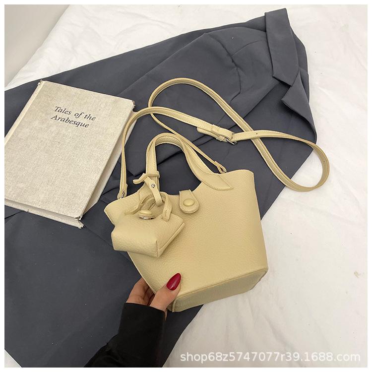 This year's popular hand-held vegetable basket bag women's 2025 spring new fashionable shoulder bag simple casual bucket bag