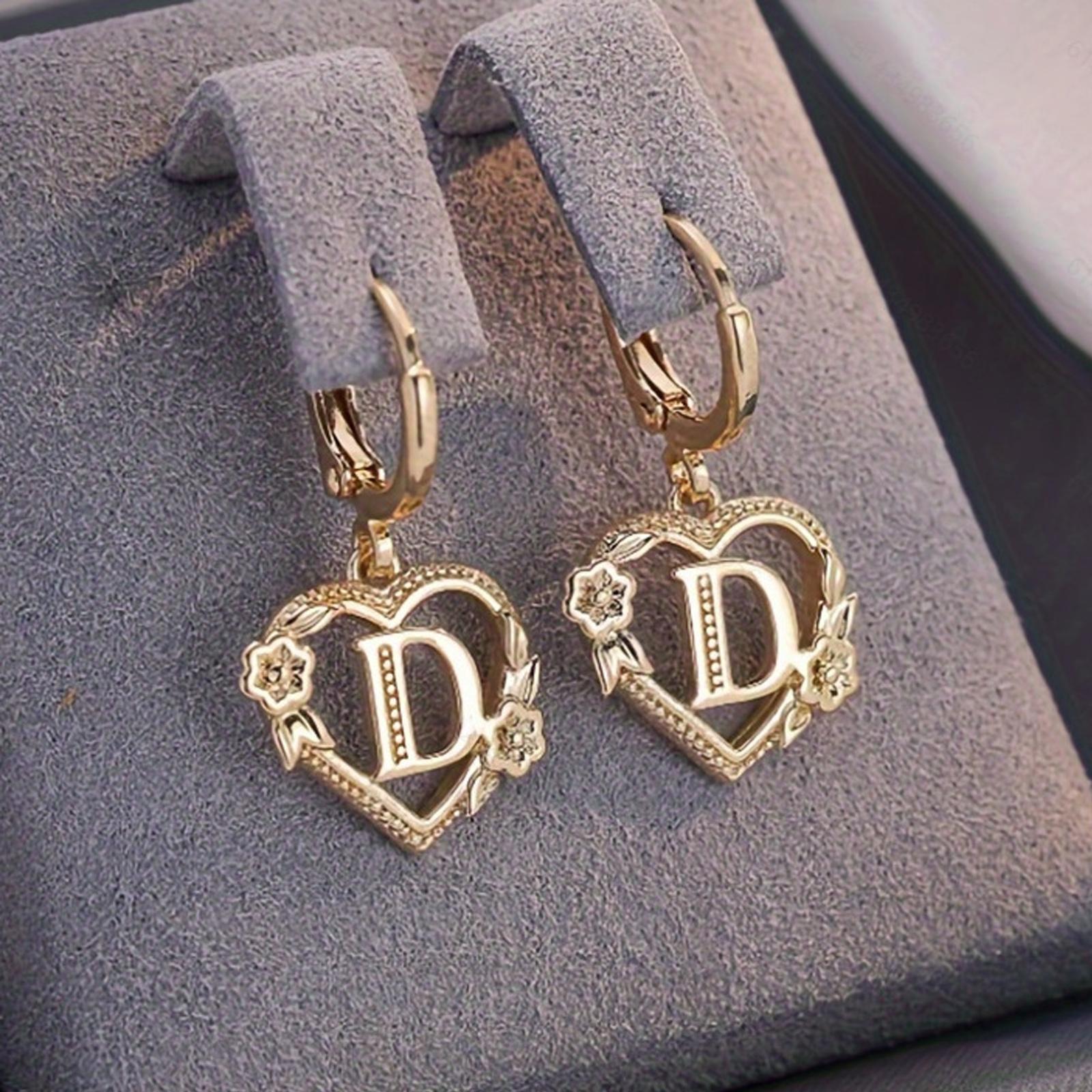 

Copper Material Hollow Heart Letter Temperament Versatile 26 Letter Diamond Pendant Necklace Collarbone Chain one size