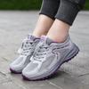 Spring and Autumn new shoes, Chinese walking shoes, non-slip soft-soled breathable mother shoes, travel and leisure sports shoes