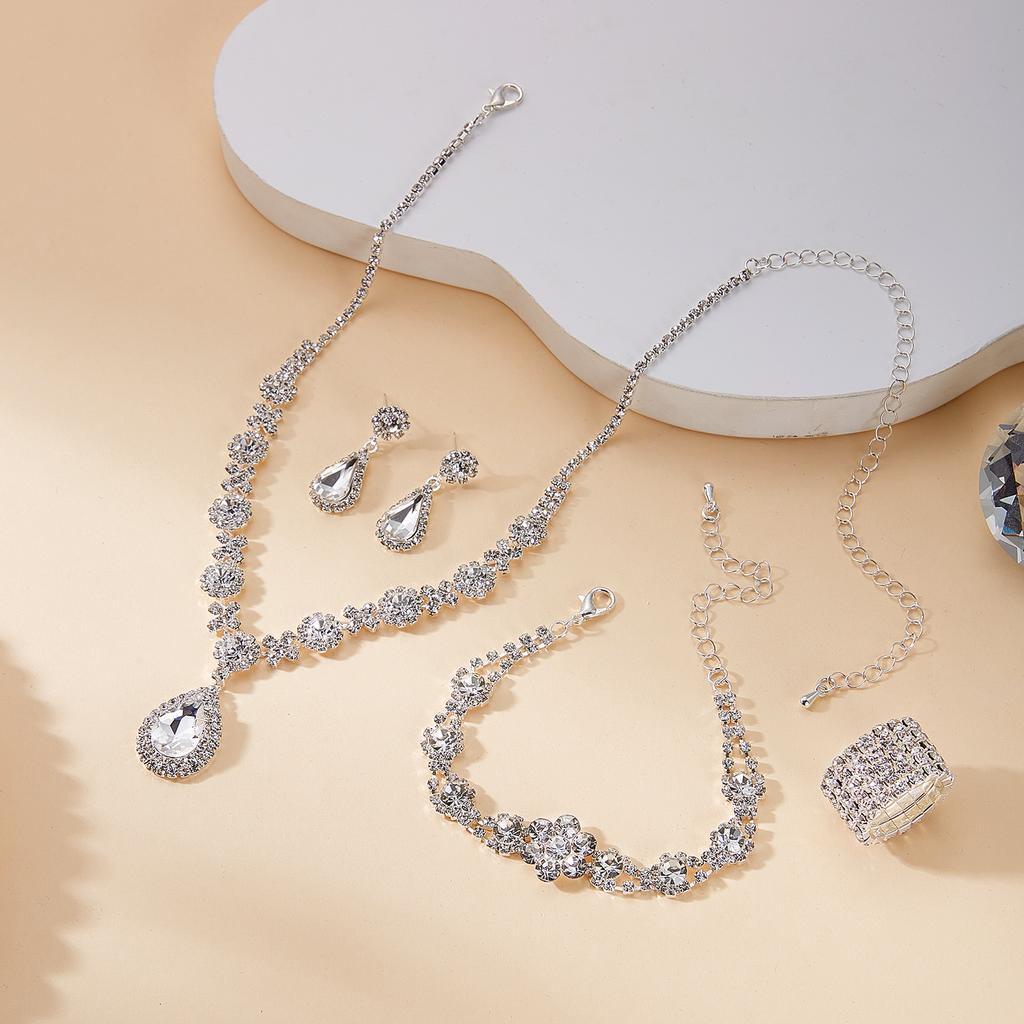 Luxe Groen Kristal Waterdruppel Sieradenset Voor Vrouwen Vol Strass Zirkonia Kettingen Armband Ring Oorbellen Huwelijksgeschenk