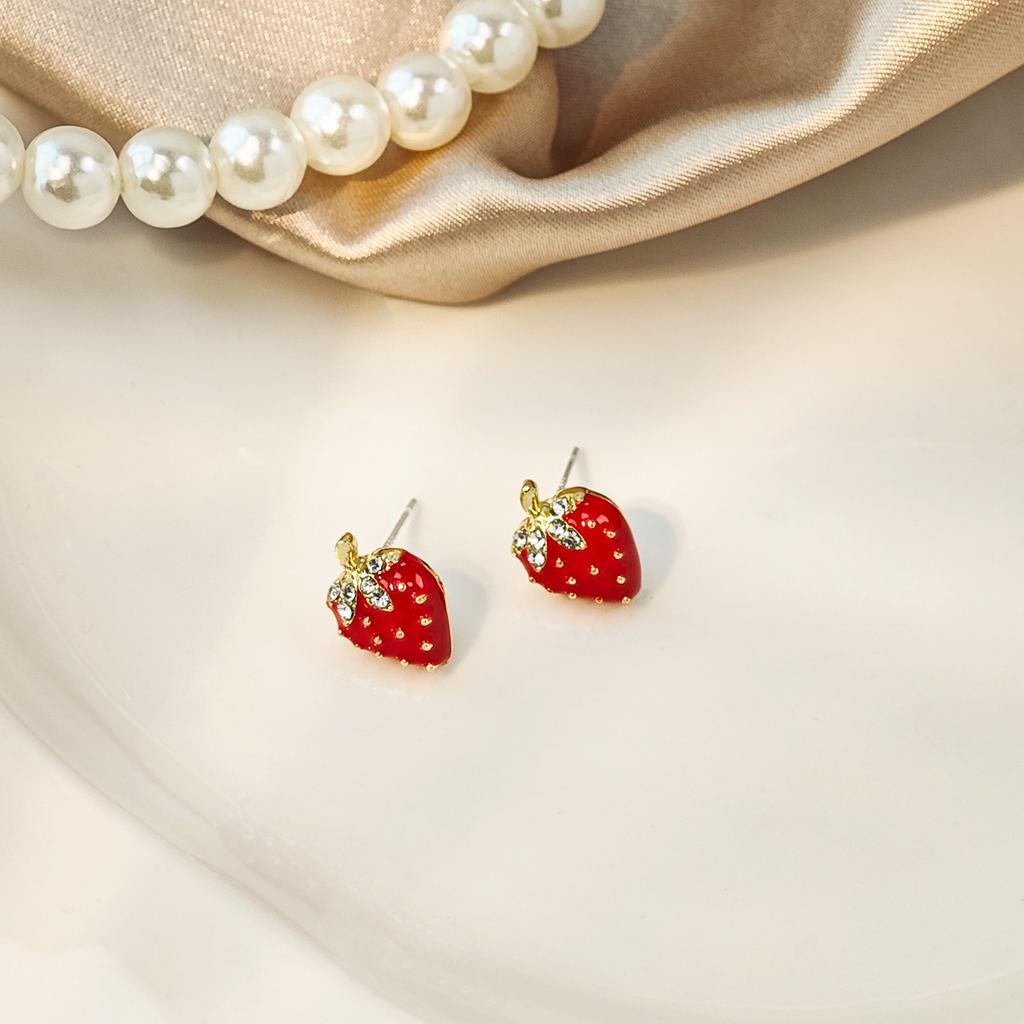Sweet And Cute, Exquisite And Small Strawberry Stud Earrings, Simple And Small Fresh Fruit With Diamonds, Sleep Earrings Without Picking.