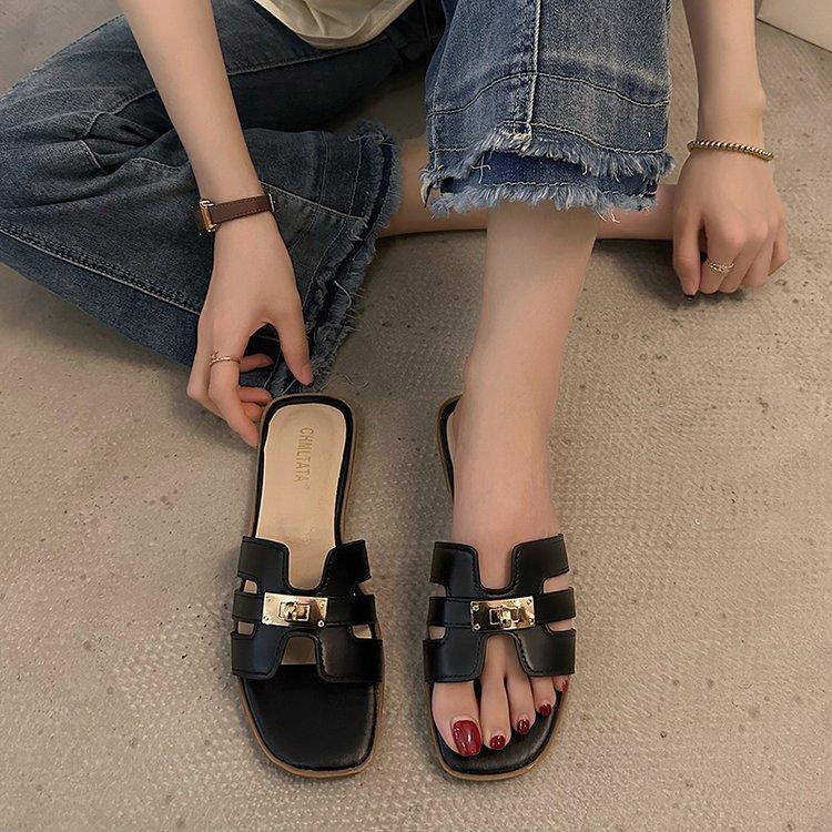 Spot Flat-bottomed Slippers Women's Outer Wear Summer 2025 New One-word Open-toe Lock Cool Slippers Women's Foreign Trade