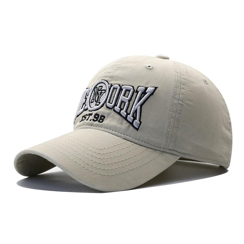 Spring and Autumn New Men's and Women's Casual Fashion Baseball Caps, Letter Embroidery Trendy Brand Sunshade Caps Show a Small Foreign Face