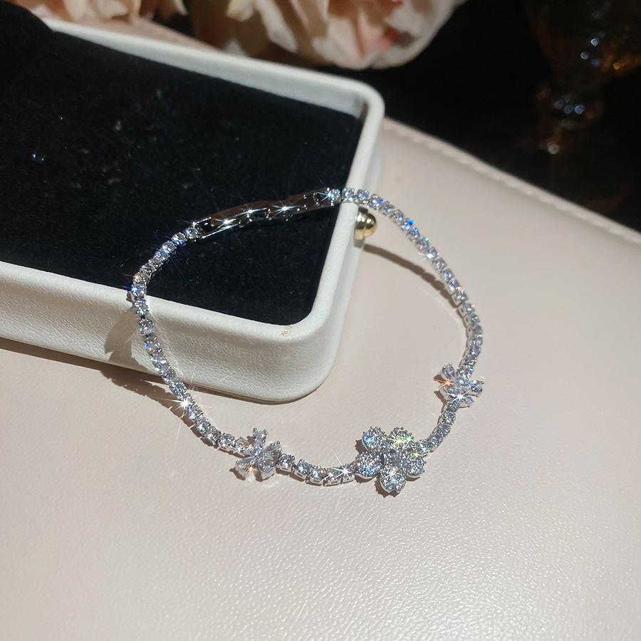 Elegant French Minimalist Zircon Butterfly Bracelet - Luxury Fashion Jewelry with Exquisite Design