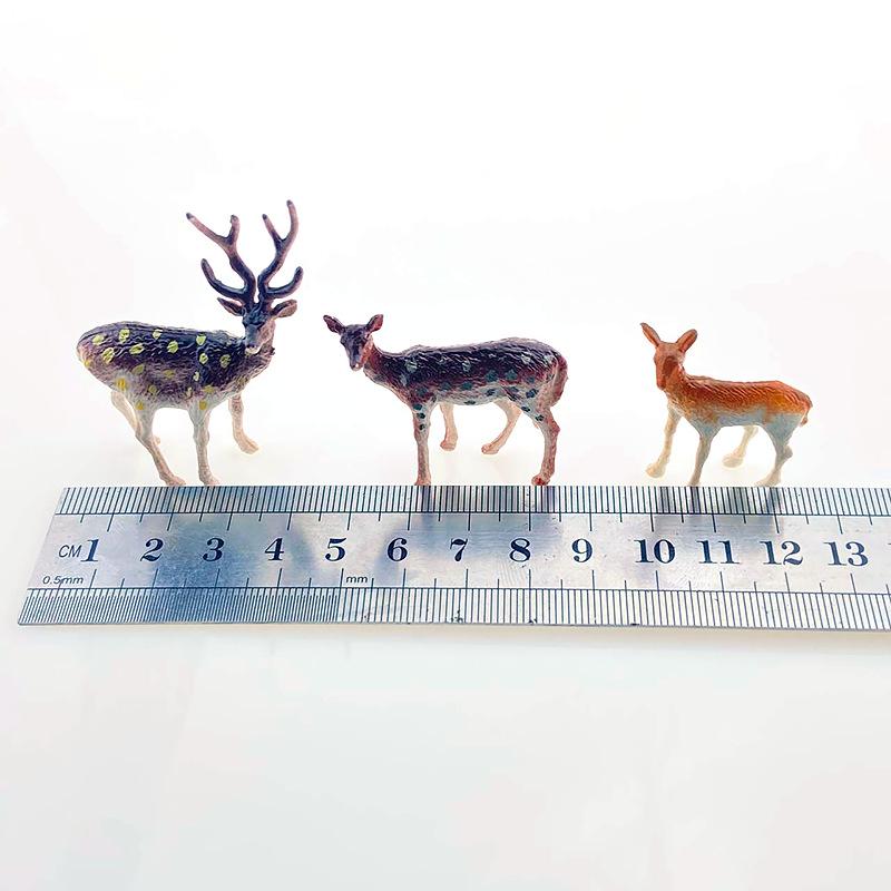 Small 3-5cm Sika Deer Family Model Toy Set – Realistic 1-2 Inch Male & Female Deer Figures