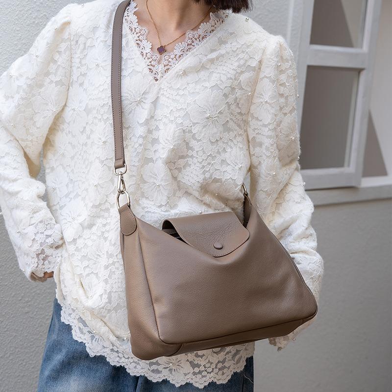 Big bag messenger bag women's new high-end texture soft leather underarm bag women's niche design shoulder bag