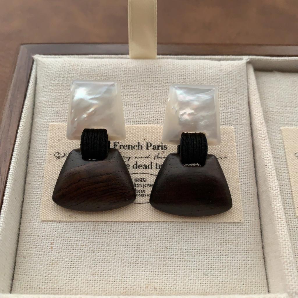 Ohrringe mit ethnischer Atmosphäre, Ohrringe, Schwarze Glasur, Retro-Holzmuster, Täglicher Low-Luxury-Modetrend, Hochwertige, exquisite Ohrringe