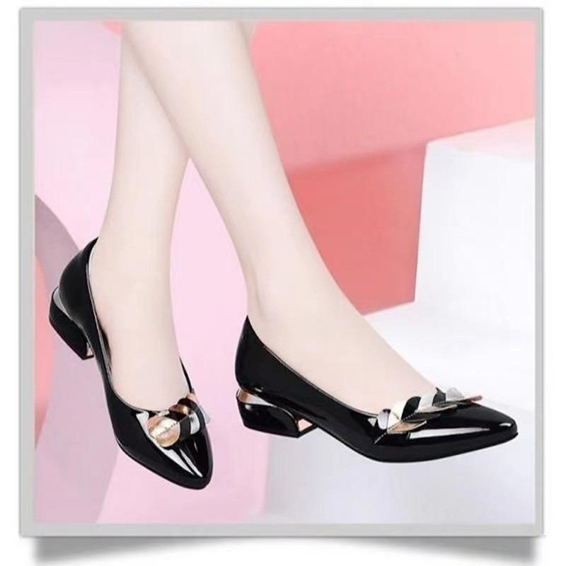Four Seasons Women's Shoes Mom Shoes Fashion Pointed Breathable Casual Shallow Mouth Flat Sole Women's Shoes Work Shoes Batch
