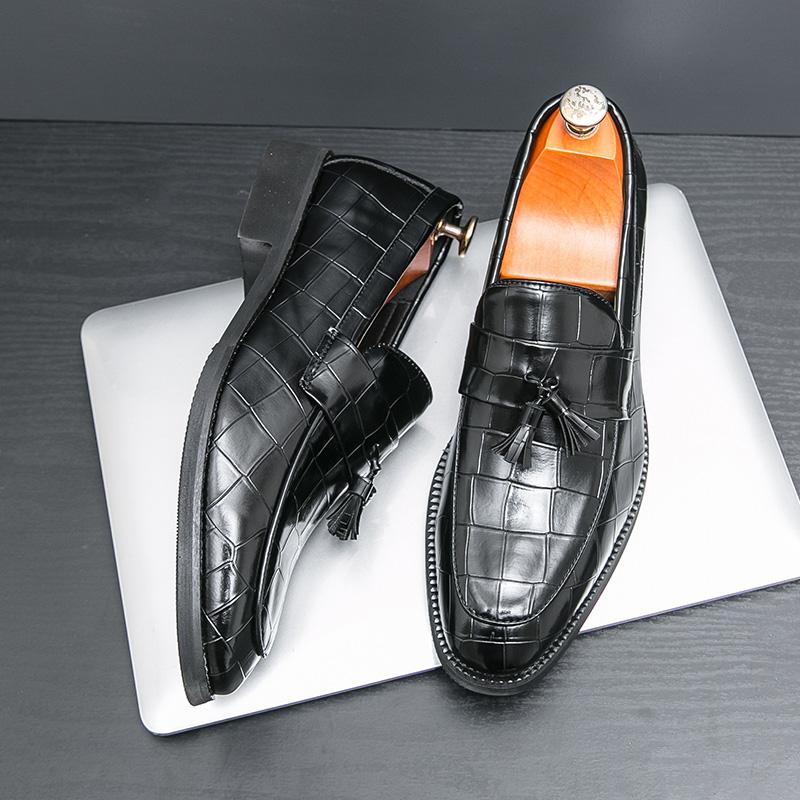 Europe Hot Selling Trendy Men's Business Casual Shoes Soft Soles Comfortable Loafers Fashionable Banquet Men's Formal Shoes