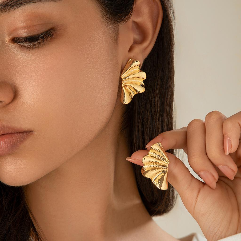 Elegant Design Gold Color Flower Petal Stud Earrings for Women Vintage Trendy Leaves Geometric Piercing Earrings Party Jewelry