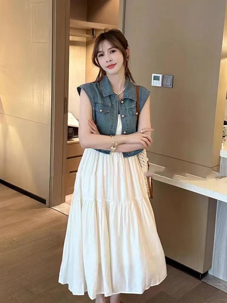 

2025 Европейская Мода Женское Платье на Бретелях-Спагетти и Джинсовая Куртка с Короткими Рукавами Комплект Medium