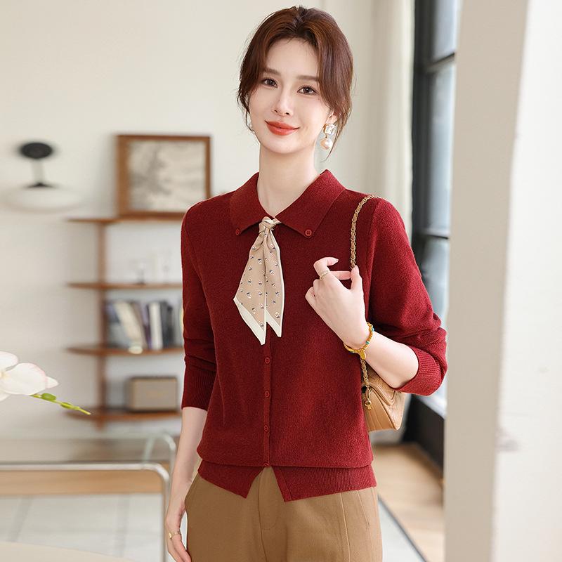 Mom's Autumn Fashion Stylish Turn-Down Collar Knitted Sweater for Middle-Aged Women - 2025 Age-Reducing Base T-Shirt.