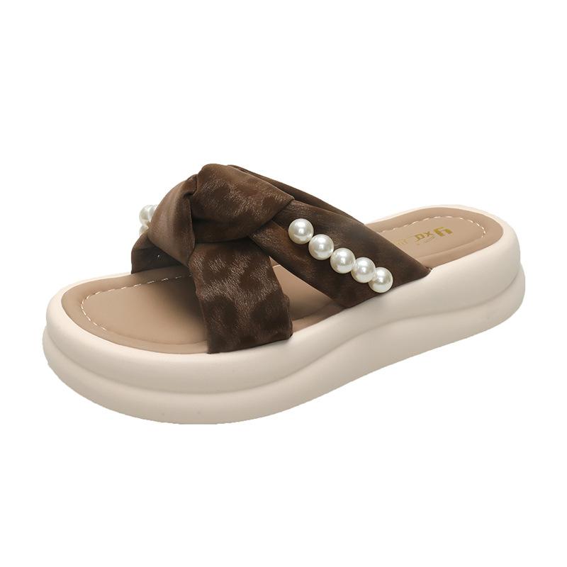 Summer wear 2025 new muffin platform slippers retro versatile with skirt cross with beach sandals women