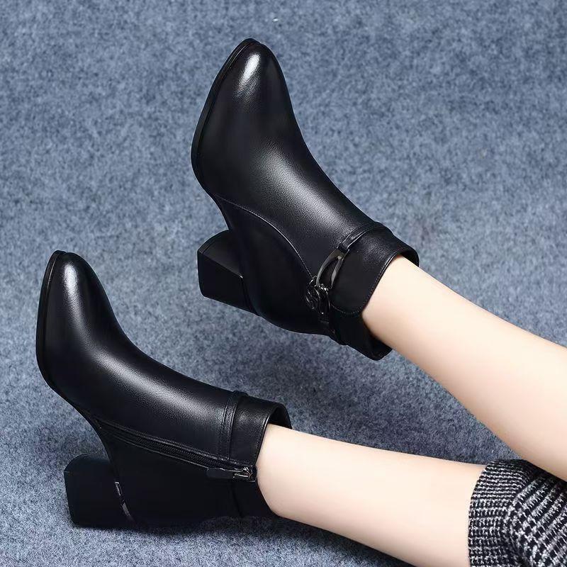 Autumn and winter new retro fashion thick heel velvet non-slip short boots women's soft leather soft sole warm Martin boots