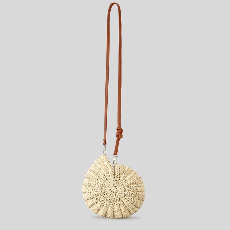 Niedliche handgewebte Strohtasche Häkel-Muschel-Kordelzugtasche PU-Schulterriemen Umhängetasche Sommer-Strandtasche