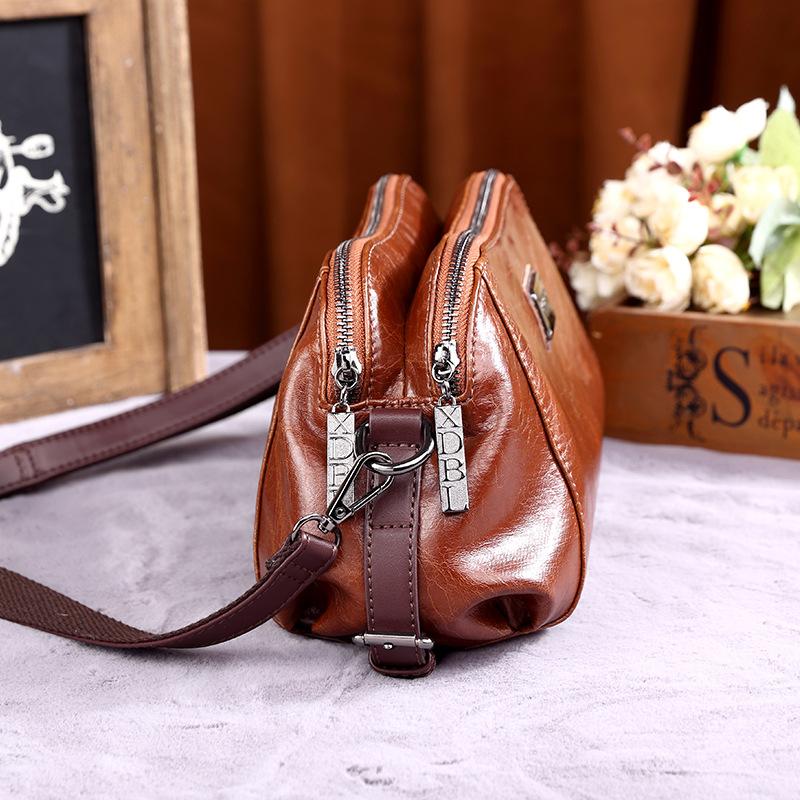 Retro Fashion Women's Leather Bags Compact One-shoulder Messenger Meniscus Bags Classic and Versatile Messenger Bag