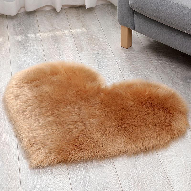 Nordic Style Plush Heart-Shaped Rug - Imitation Wool Love Heart Blanket, Ideal for Weddings and Home Décor