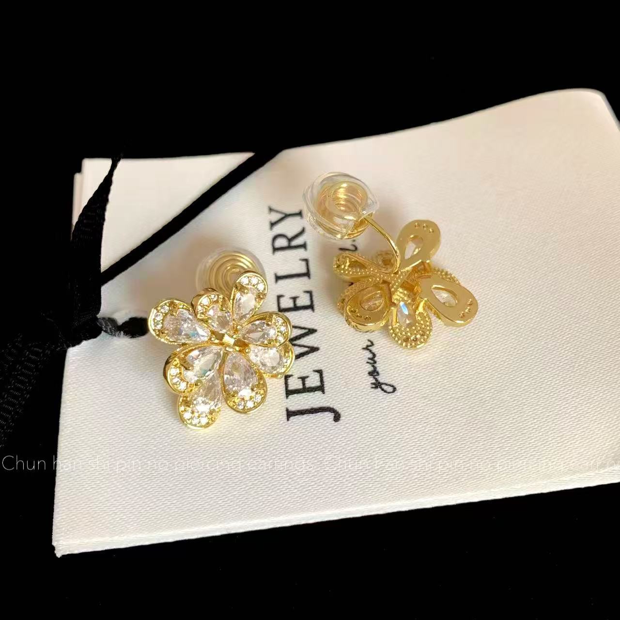 

Premium full zirconium flower earrings temperament simple and versatile earrings super flash earrings women s unique ear clips without ear piercings