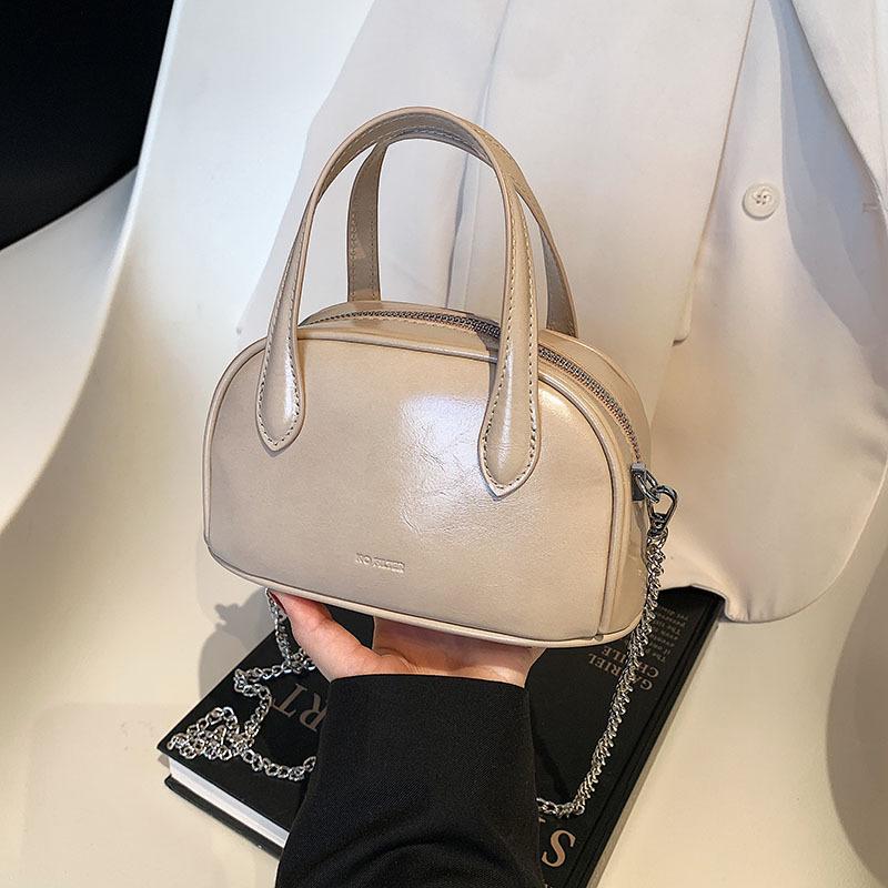 Niche Design Retro Small Bag Women's New Simple Shoulder Messenger Bag Chain Pillow Bag