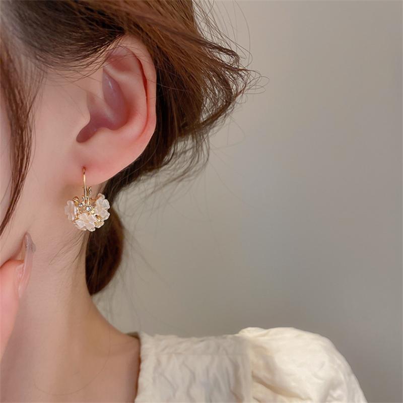 Modische Perlenblumen-Ohrringe für Damen Mädchen Geschenk Schmuck Großhandel