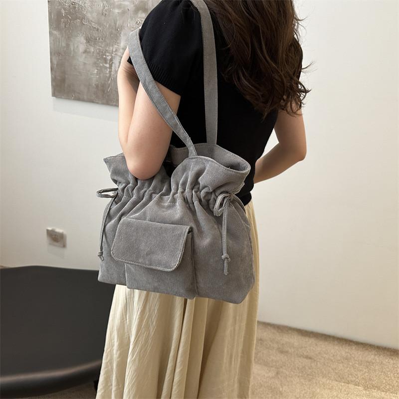 Modern Sleek Urban Large Capacity Stylish Shoulder Bucket Bag For Everyday Use