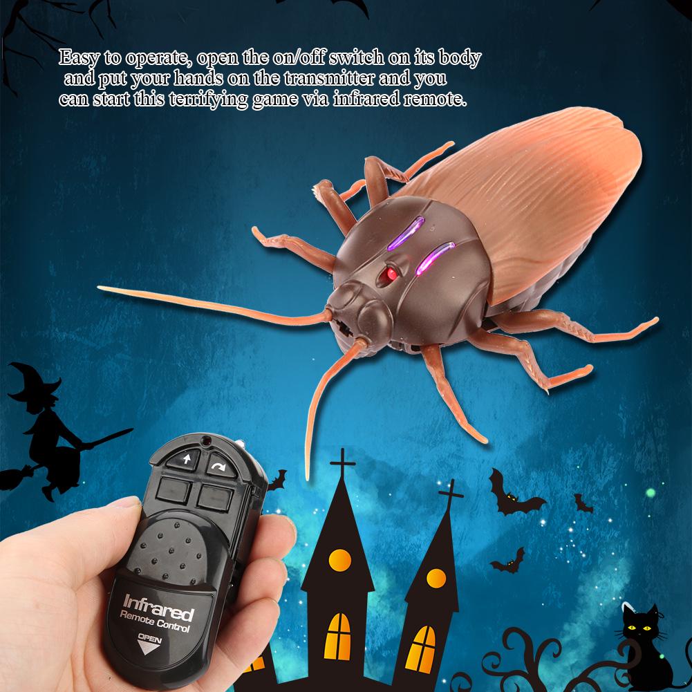 Remote Control Cockroach Toy Fake Crawling Prank Gadget for with Infrared Control for Halloween Christmas Day