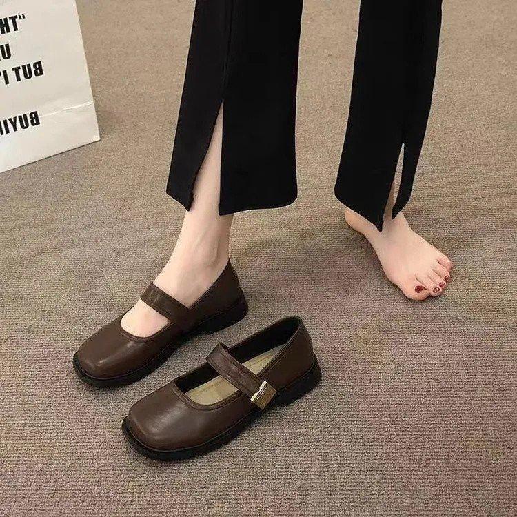 Französische Retro-Schuhe mit quadratischer Spitze und flachem Ausschnitt für Damen, Frühjahr 2025, neue koreanische Version, märchenhaft, lässig, weich, flach, Mary Jane-Schuhe