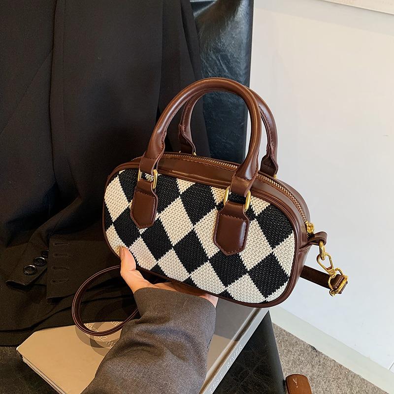 Autumn and winter niche contrasting color bag women's new fashion versatile messenger bag portable pillow bag