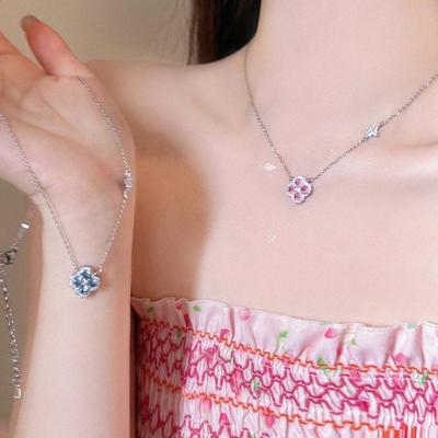 Korean-Style Zircon Flower Necklace: Sweet, Exquisite Collarbone Chain with High-End, Light Luxury Design.