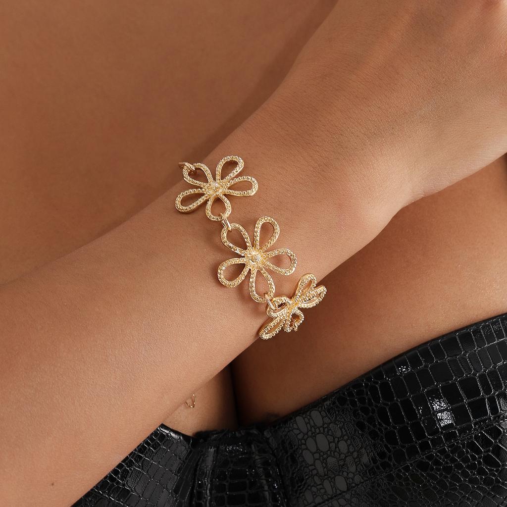 Accessories Retro Hollow Flower Chain Ethnic Style Necklace Girl Temperament Advanced Sense Bracelet