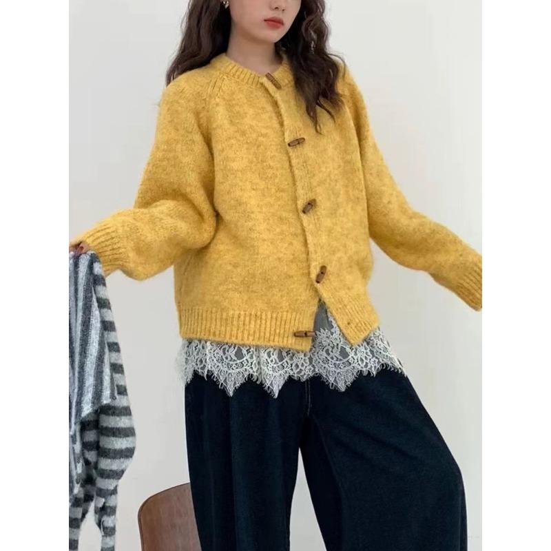 Autumn and winter new gentle atmosphere retro horn buckle knitted cardigan women's loose soft waxy sweater jacket tide