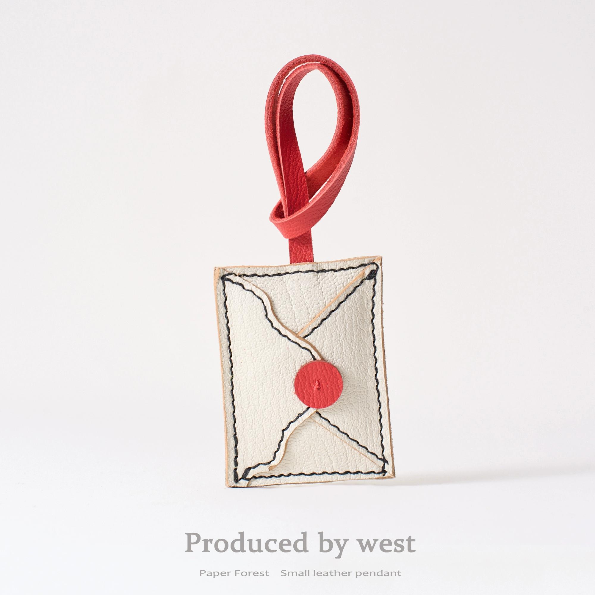 

Маленький кожаный брелок-конверт, нишевый аксессуар для сумки, милое украшение для рюкзака белый