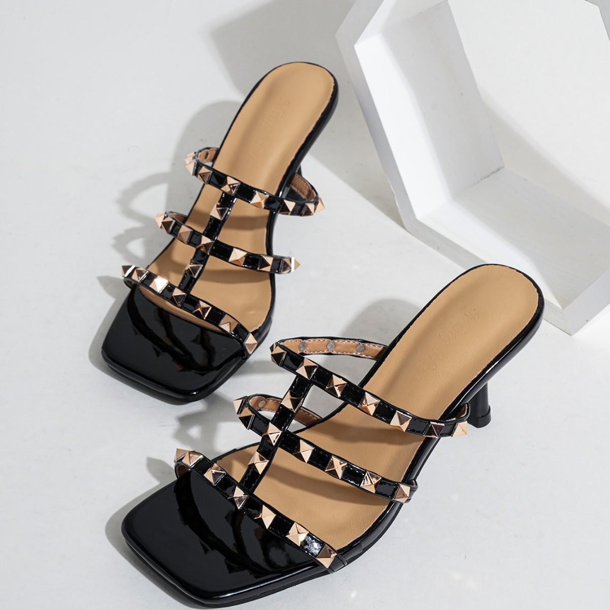 

Summer new outer wear rivet slippers women lazy patent leather sandals half tray large size 7 cm fine heel high sense 39 чёрный