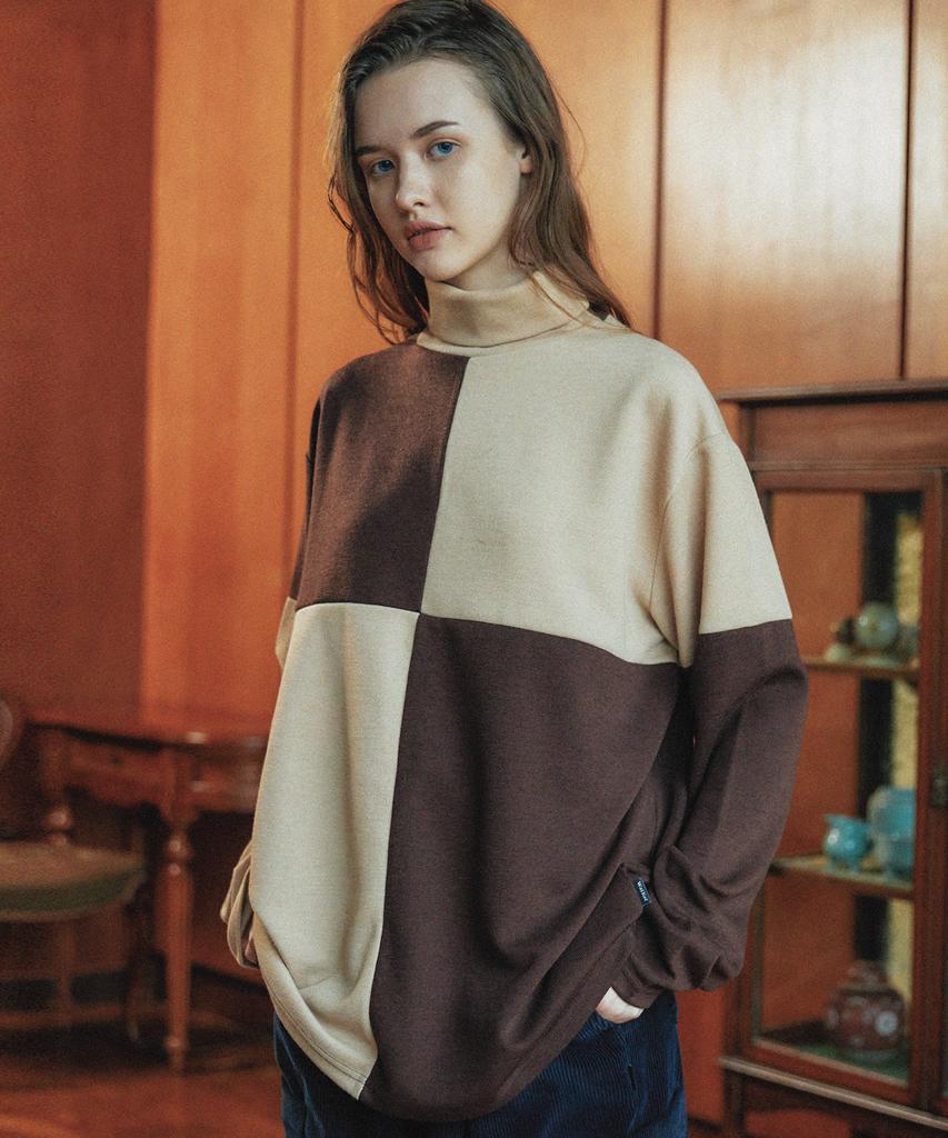 WAIKEI Checkerboard Turtleneck T-Shirt Brown