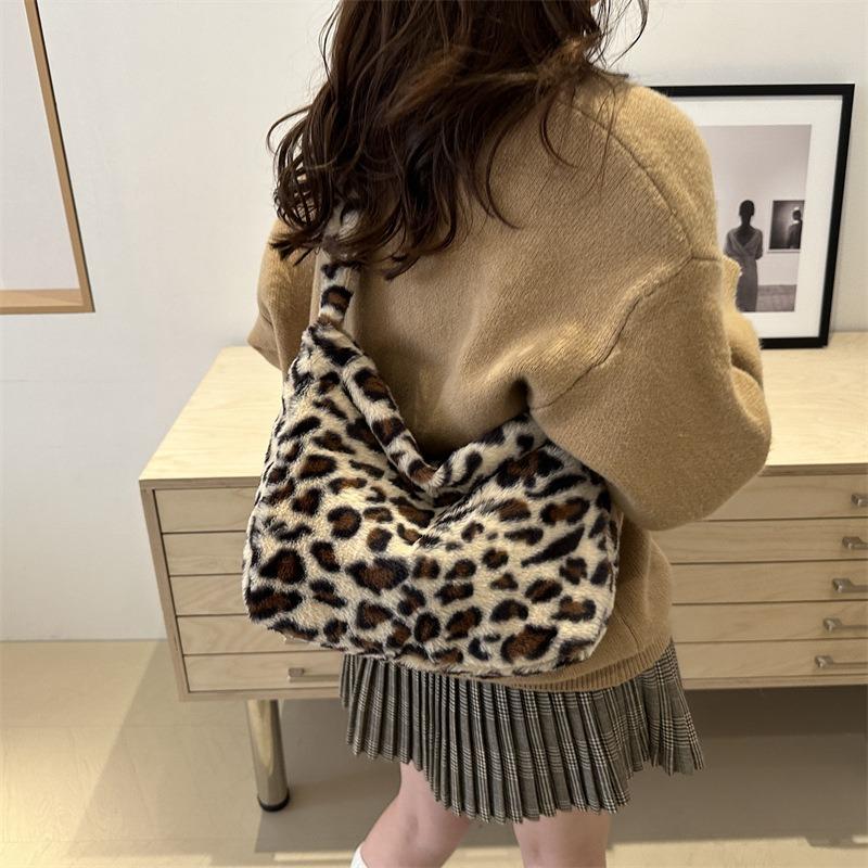 Fashion leopard print plush women's bag 2 autumn and winter new personalized underarm fluff shoulder bag handbag