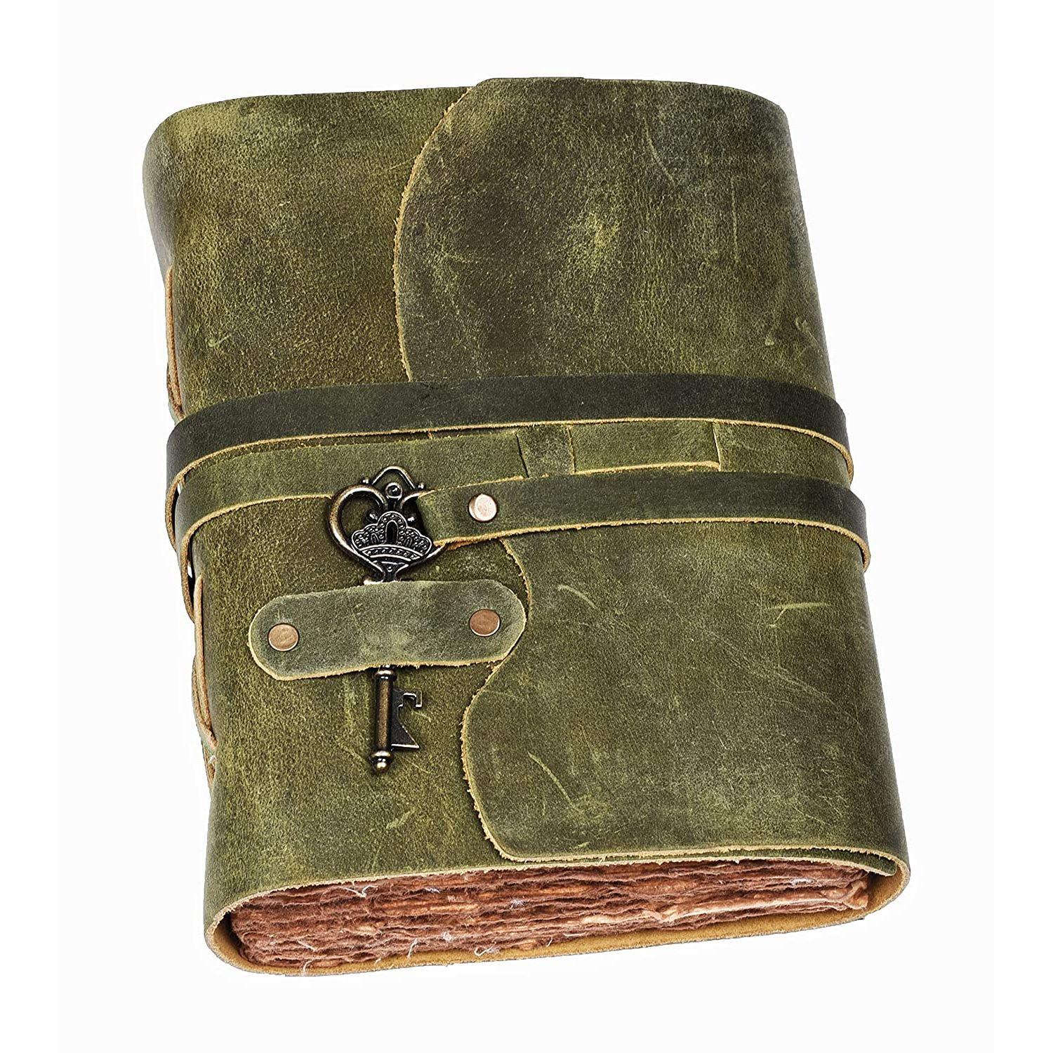 

Винтажный кожаный дневник ручной работы - Винтажные страницы ручной работы - Старинная застежка на ключ - Зеленый цвет. Размер 8X6 дюймов 8 x 6 in зелёный