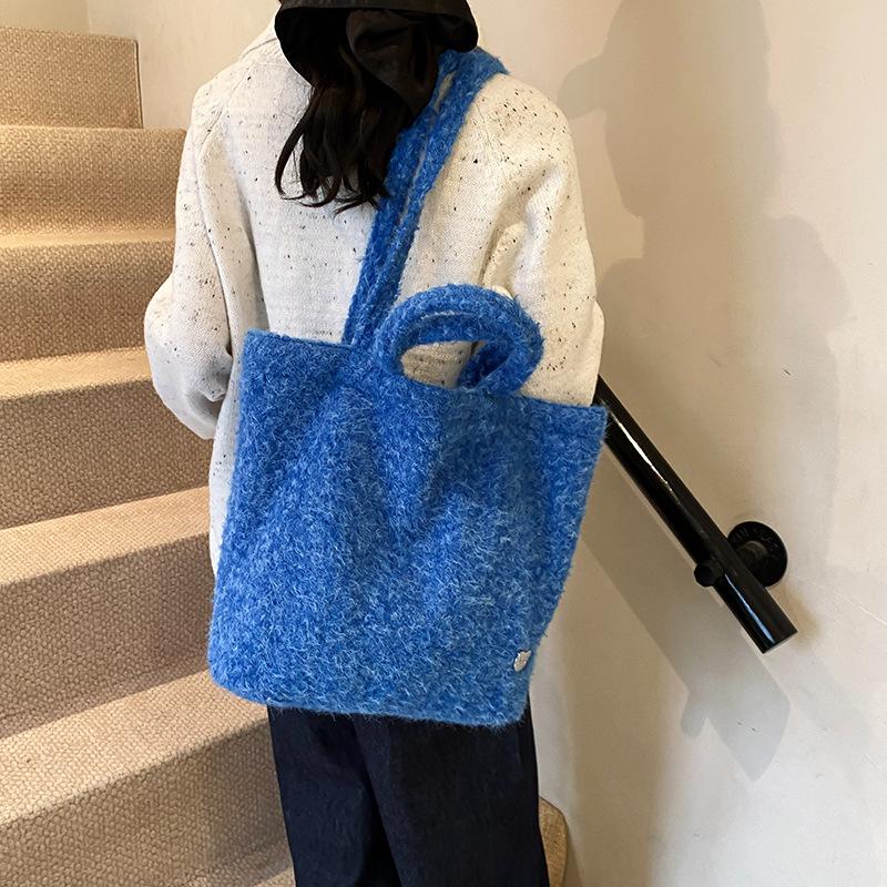 Herbst und Winter neue koreanische Version Plüsch weiche wachsartige Schultertasche Achseltasche große Kapazität doppelt verwendbare Pendler-Tragetasche