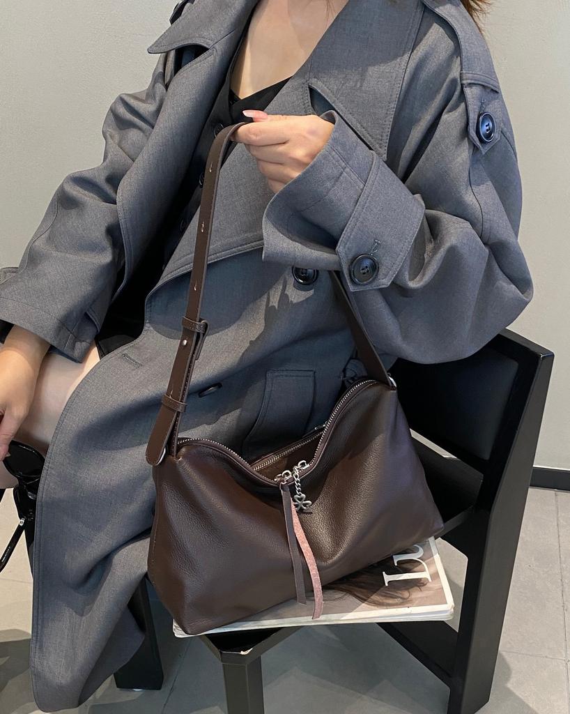 Leather underarm large tote bag stray bag women's new cowhide women's bag commuter large bag single shoulder messenger women's bag