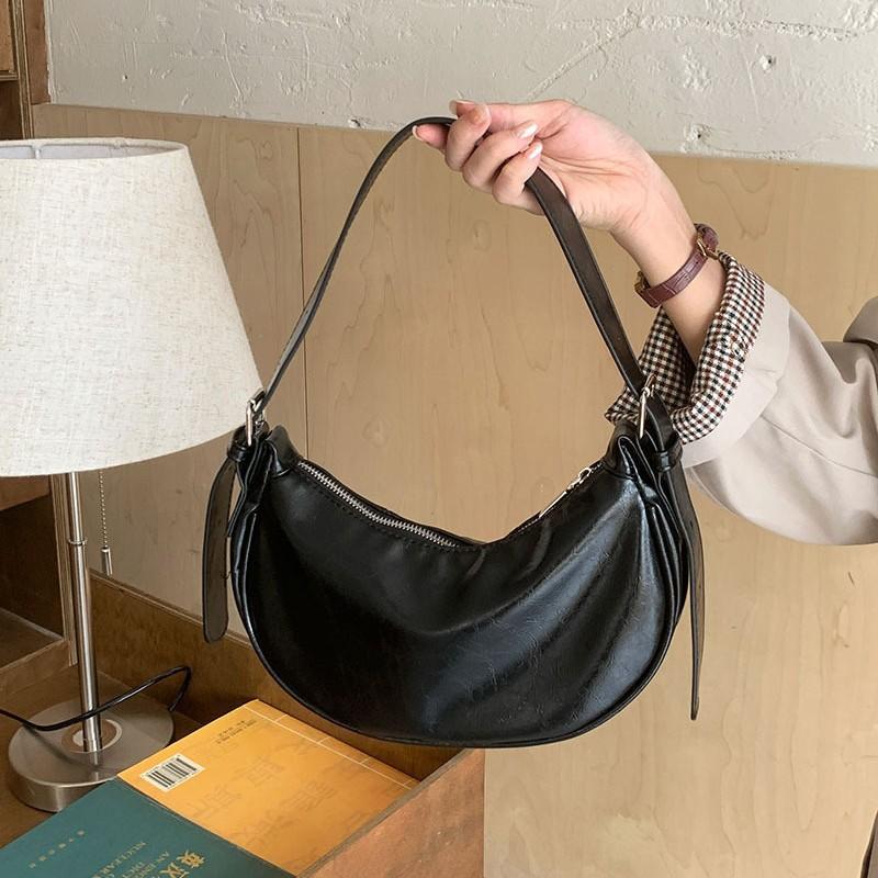 Niche design underarm bag women's autumn and winter new high-end bag silver portable shoulder messenger bag