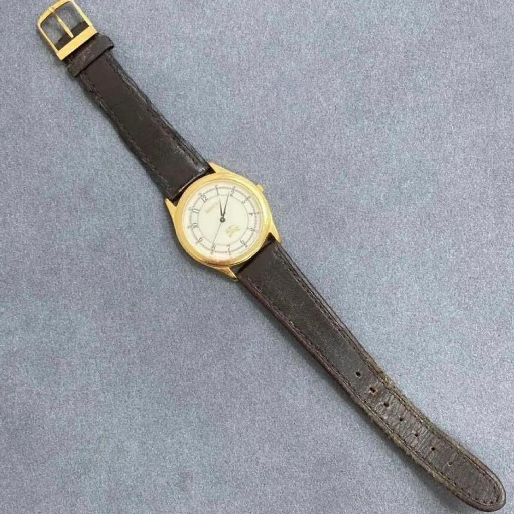 Used Burberrys Burberry Analog Watch Gold Vintage