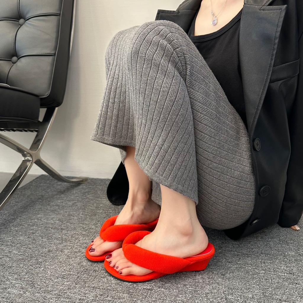 Niche retro leopard print bread toe slope heel slippers 2025 gentle evening breeze casual flip-flops cotton slippers