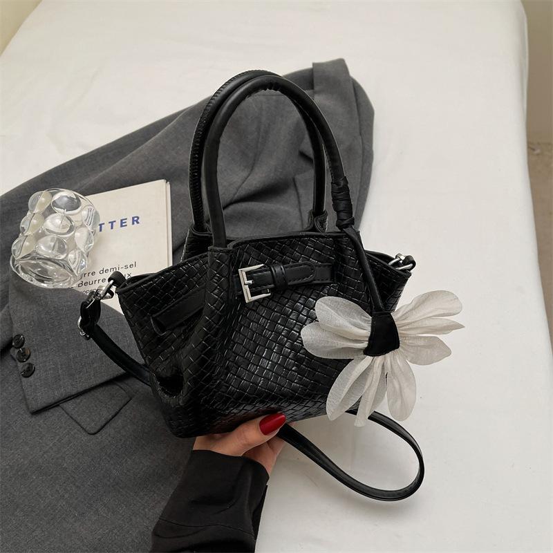 Niche Design Bag Women's Large Capacity 2025 New Summer Fashion Messenger Bag Korean Version Portable Pleated Tote Bag