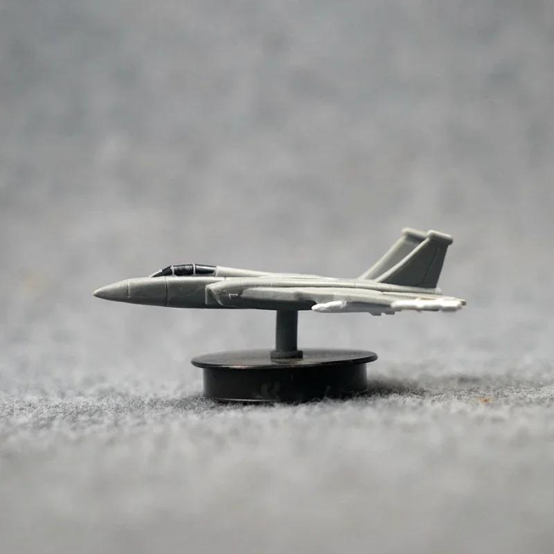 Film Top Gun Caccia Aereo da Guerra Casco Modello Giocattolo Miniatura Ornamenti da Tavolo Action Figure Regali per Bambini Collezionabile