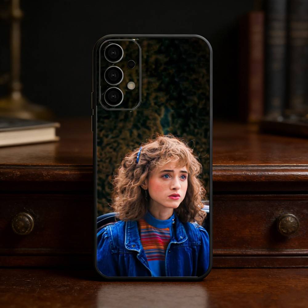 Retro Chic Vibe Natalia Dyer Phone Case For Samsung S25,S24,S21,S22,S23,S30,Ultra,S20,Plus,Fe,Lite Black Shell